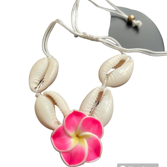 Flower 🌸 shell decor adjustable bracelet - Picture 2 of 4